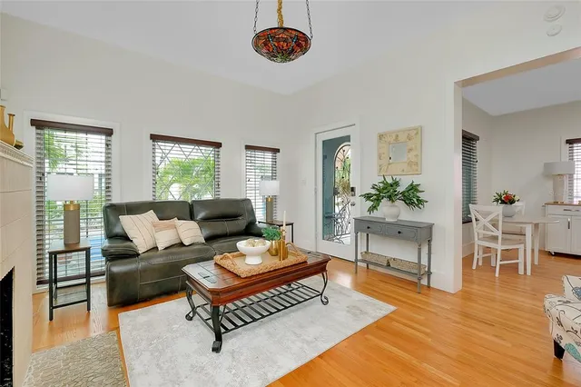 $1,299,000 | 446 Burns Court, Sarasota, FL 34236