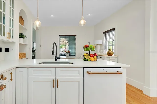 $1,299,000 | 446 Burns Court, Sarasota, FL 34236