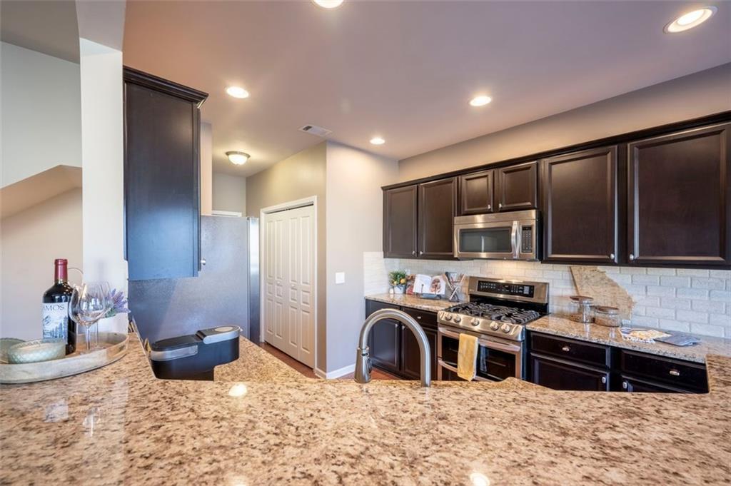 1206 Lake Point Way Suwanee, GA 30024 - Photo 13 of 50