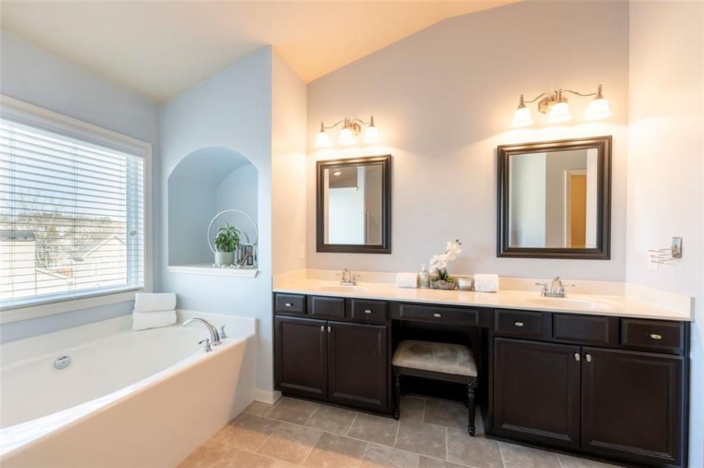 1206 Lake Point Way Suwanee, GA 30024 - Photo 20 of 50