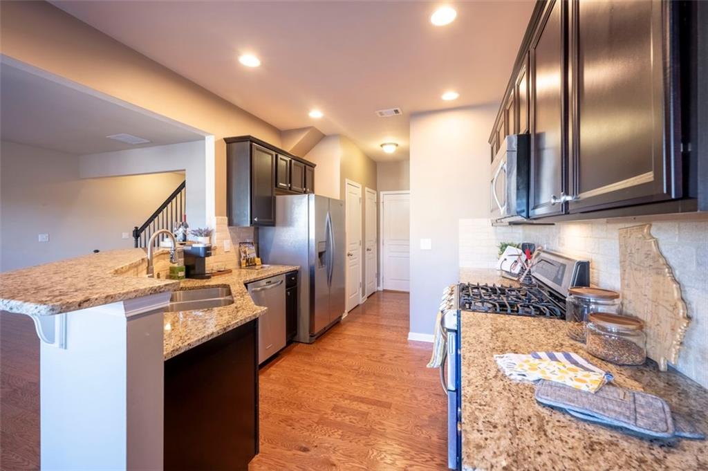 1206 Lake Point Way Suwanee, GA 30024 - Photo 10 of 50