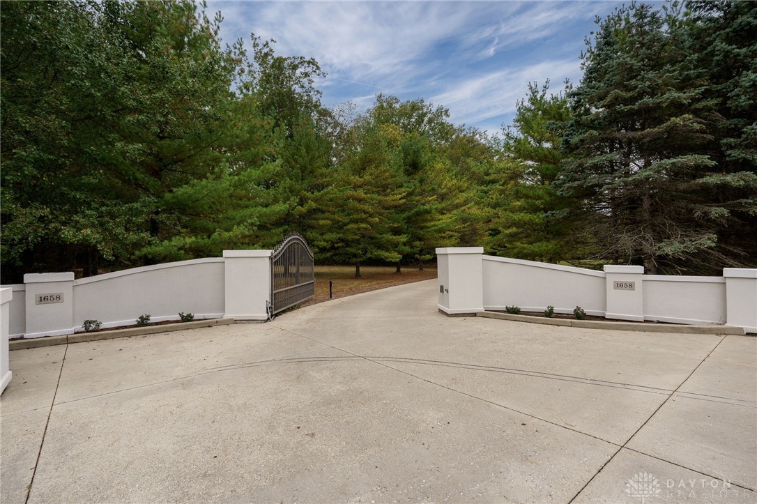 1658 West Alex Bell Road Dayton, OH 45459 - Photo 5 of 71 Gallery Image 5