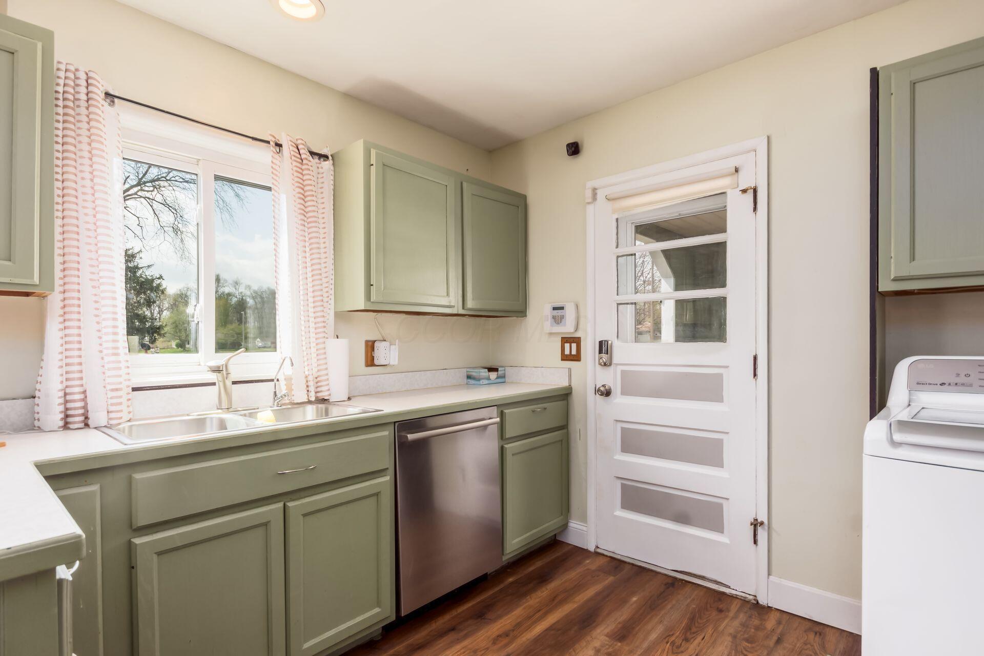 474 Darbyhurst Road Columbus, OH 43228 - Photo 11 of 36 Kitchen