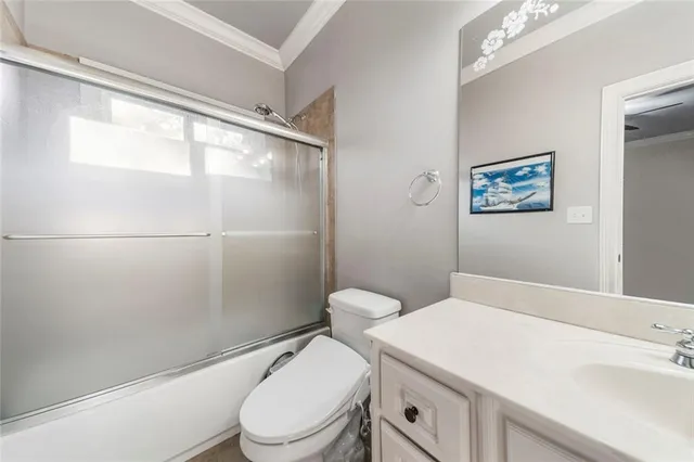 a view of a livingroom with furniture and a ceiling fan