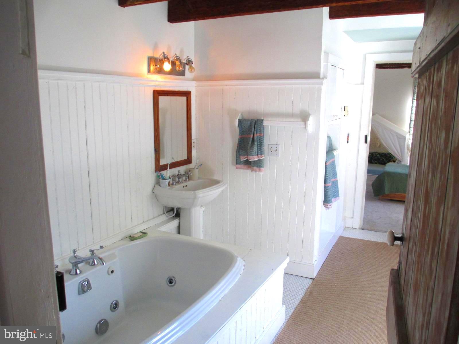 8355 Broad Neck Road Chestertown, MD 21620 - Photo 23 of 31 2nd Floor bathroom