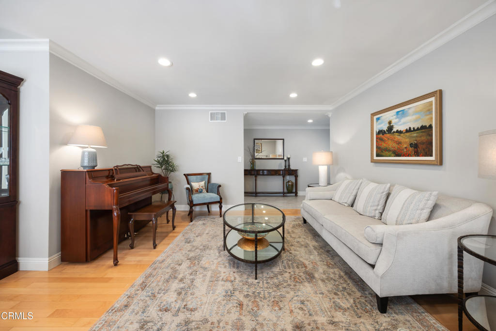 9263 La Shell Drive Tujunga, CA 91042 - Photo 7 of 53 9263 La Shell Dr-7