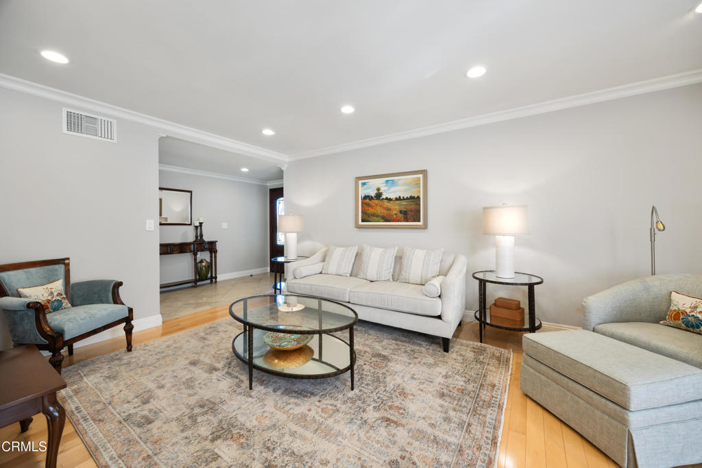 9263 La Shell Drive Tujunga, CA 91042 - Photo 8 of 53 9263 La Shell Dr-8