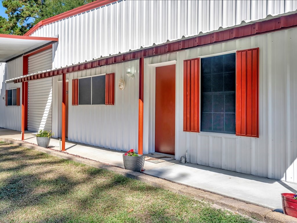 260 Fish Road Lufkin, TX 75901 - Photo 6 of 50
