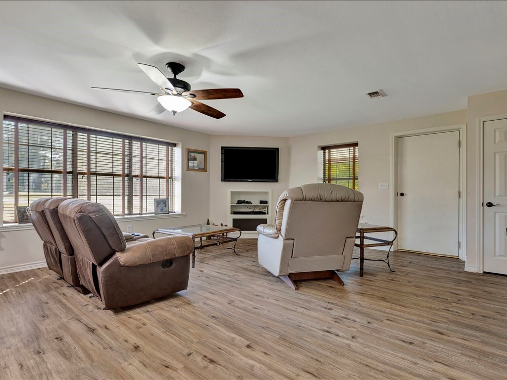 260 Fish Road Lufkin, TX 75901 - Photo 8 of 50