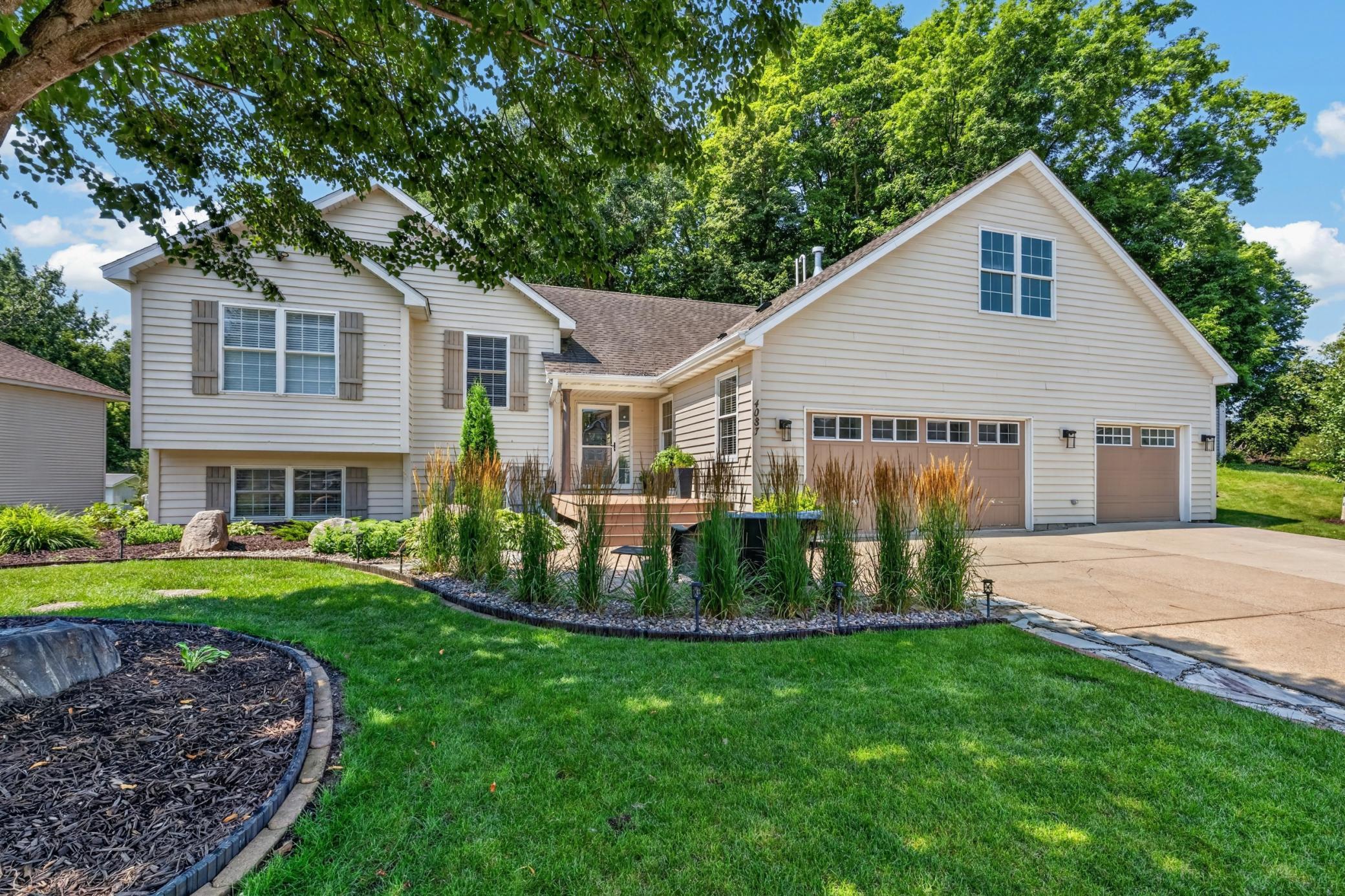 4087 Raspberry Ridge Road Northeast Prior Lake, MN 55372 - Photo 2 of 47 Gallery Image 2