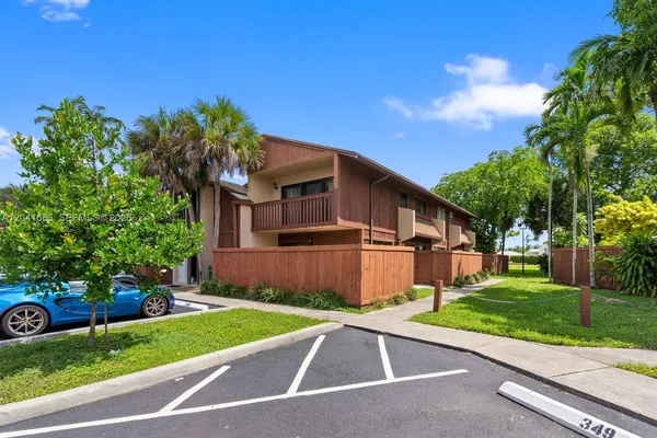 $350,000 | 6231 Southwest 116th Place, Unit G, Miami, FL 33173