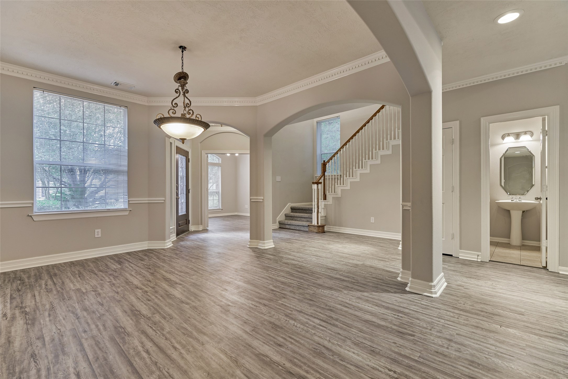 7 Raindance Court The Woodlands, TX 77385 - Photo 13 of 47