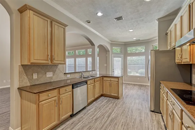 $3,250 | 7 Raindance Court, The Woodlands, TX 77385