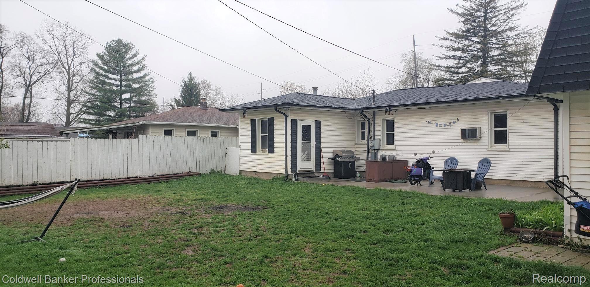 7908 Coyle Road Whitmore Lake, MI 48189 - Photo 4 of 49 20220503_174127.jpg