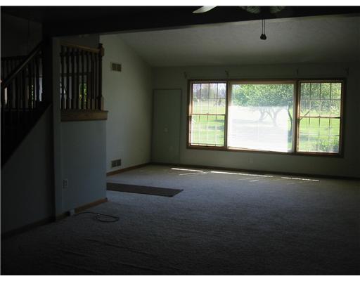727 Rollinson Road Hermitage, PA 16148 - Photo 4 of 9 Living Room.