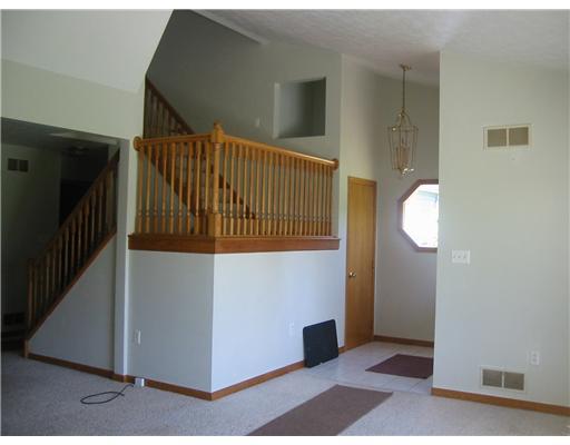 727 Rollinson Road Hermitage, PA 16148 - Photo 5 of 9 Entry/Foyer.