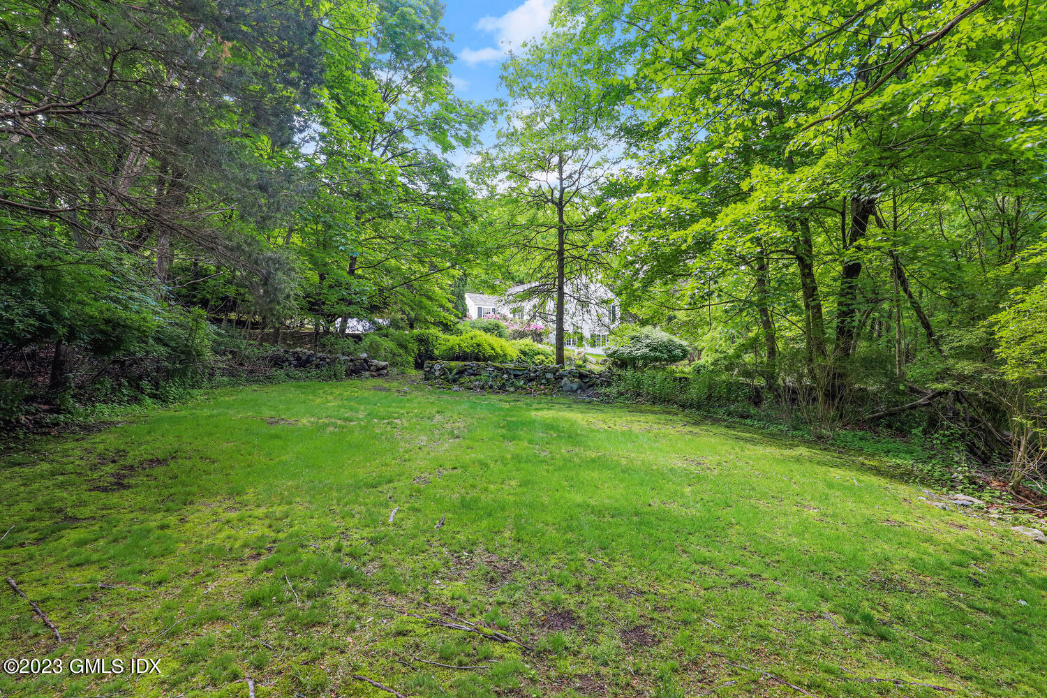 320 Cognewaugh Road Cos Cob, CT 06807 - Photo 32 of 38 a view of a grassy field with trees