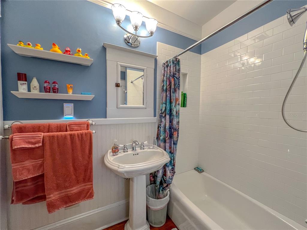 516 Northeast 4 Street Gainesville, FL 32601 - Photo 44 of 57 a bathroom with a sink a toilet and a bathtub
