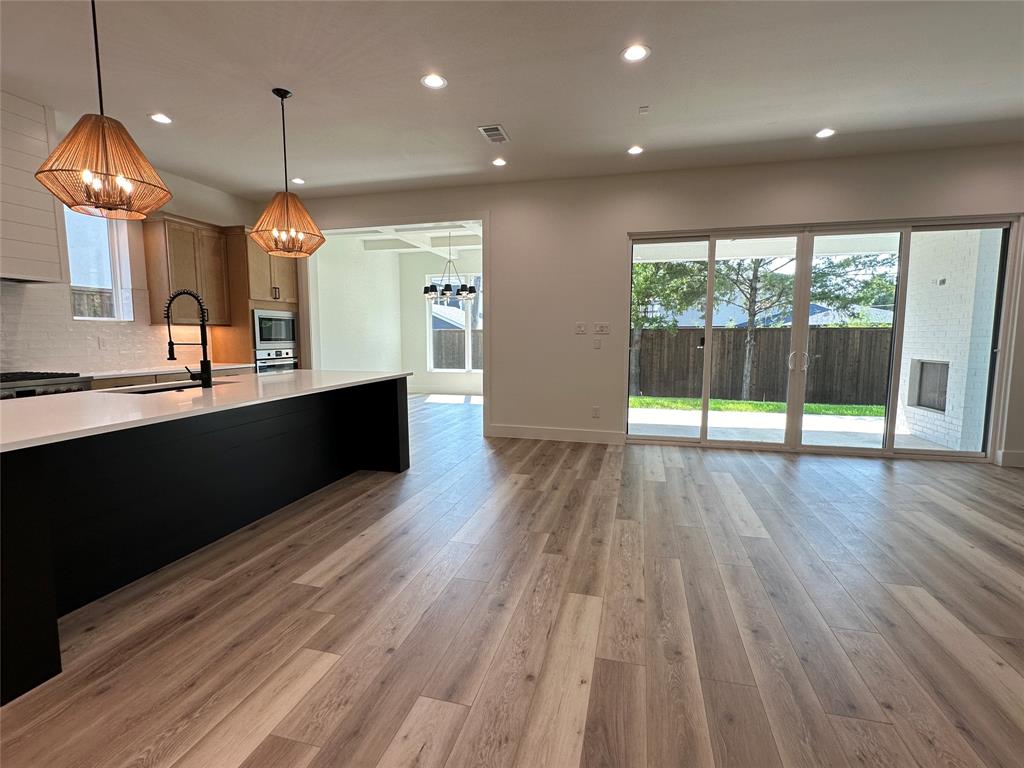 3908 Rochelle Drive Dallas, TX 75220 - Photo 7 of 34