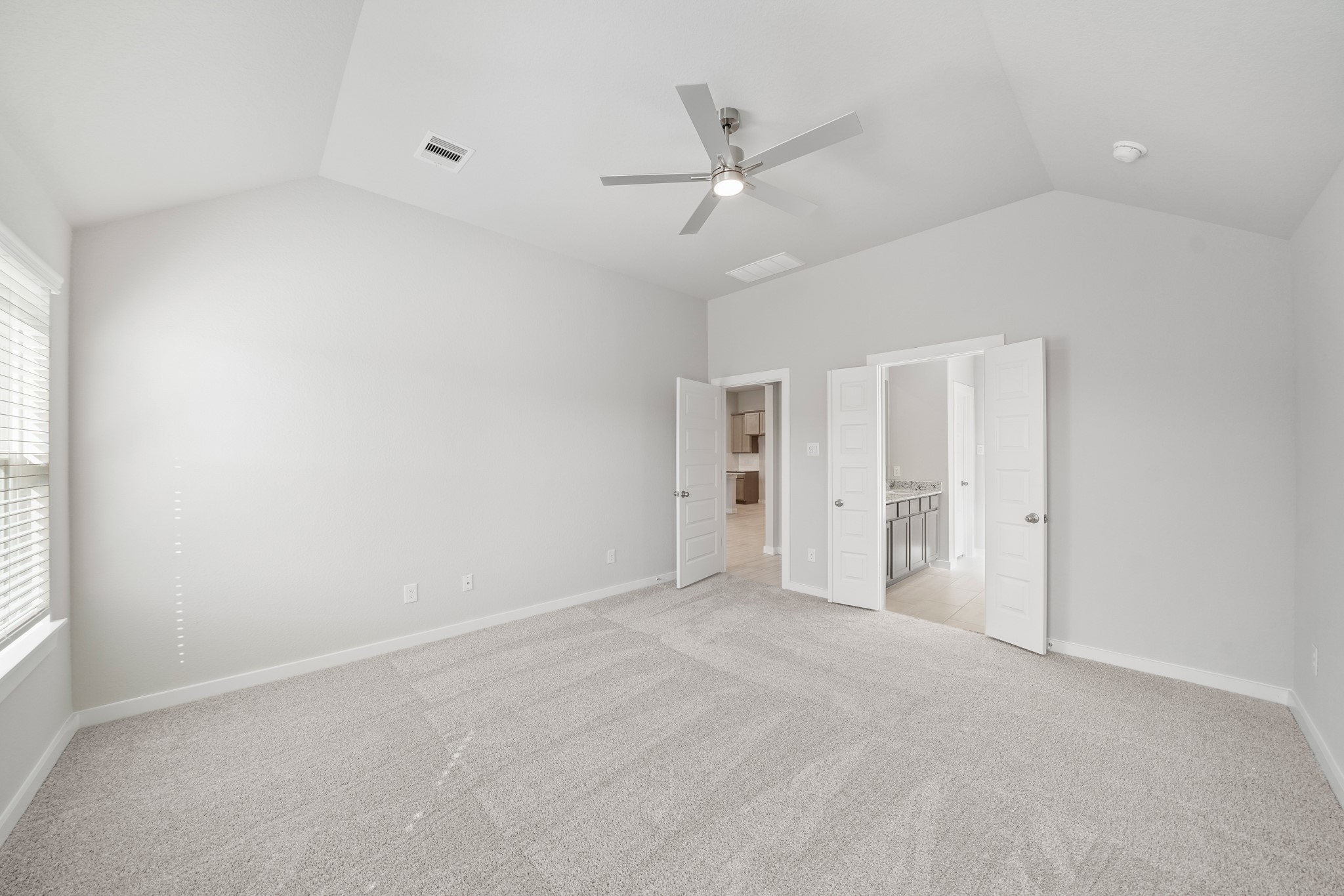 44 Shining Pt Drive Waller, TX 77484 - Photo 12 of 36 an empty room with closet and fan