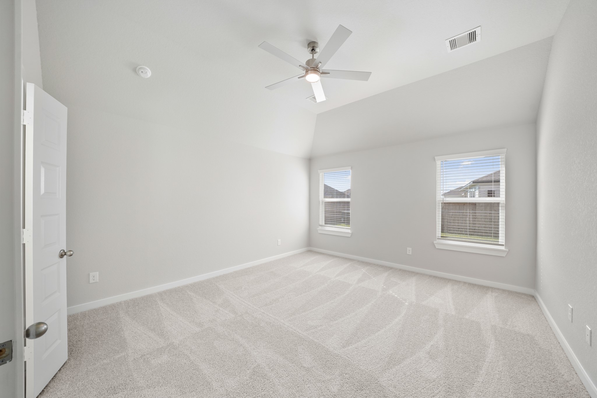 44 Shining Pt Drive Waller, TX 77484 - Photo 18 of 36 an empty room with windows and closet