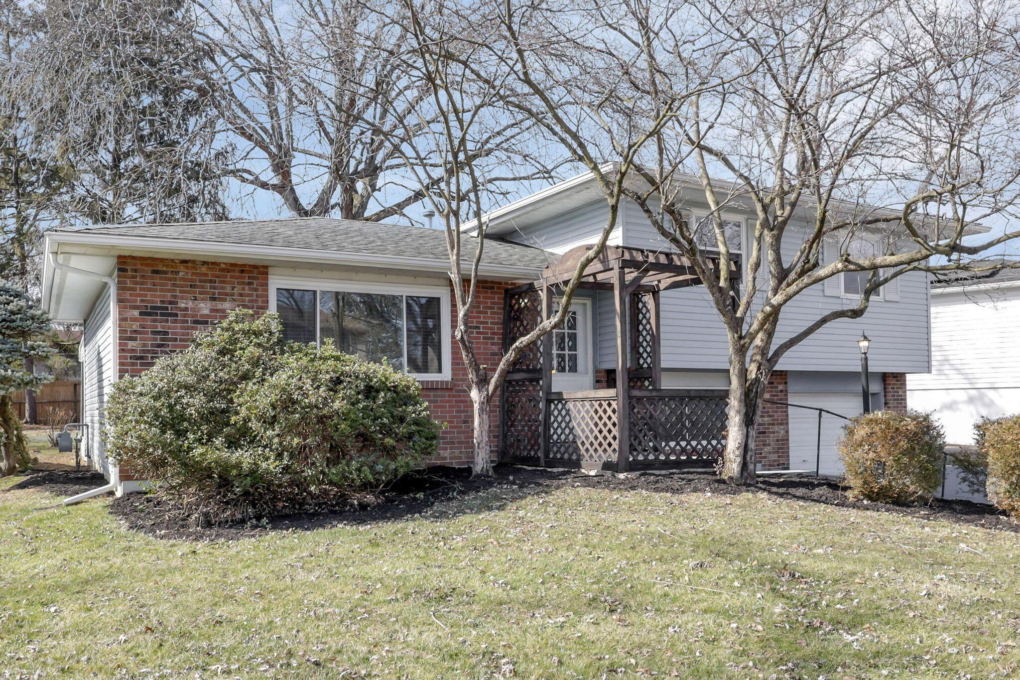2925 Renfro Road Columbus, OH 43232 - Photo 4 of 53 1-web-or-mls-0N4A6279 - Copy