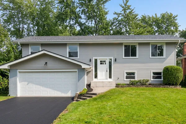 $559,900 | 1075 Lancaster Court, Hoffman Estates, IL 60169