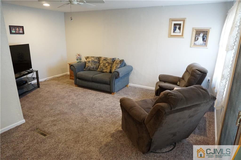 8 Wendy Road Colonia, NJ 07067 - Photo 12 of 24 Gallery Image 12