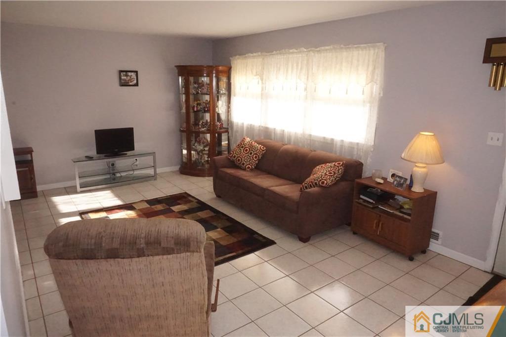8 Wendy Road Colonia, NJ 07067 - Photo 4 of 24 Gallery Image 4