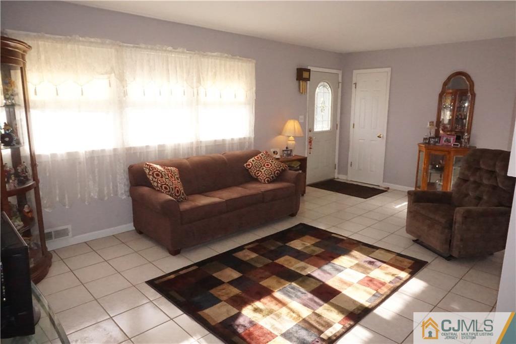 8 Wendy Road Colonia, NJ 07067 - Photo 5 of 24 Gallery Image 5
