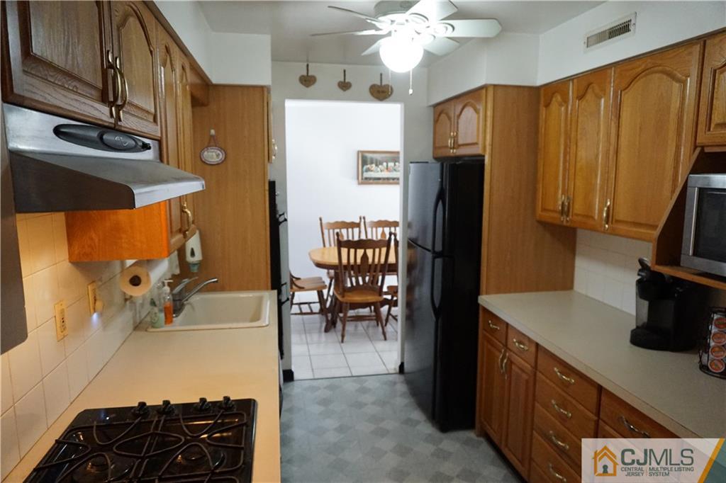 8 Wendy Road Colonia, NJ 07067 - Photo 7 of 24 Gallery Image 7