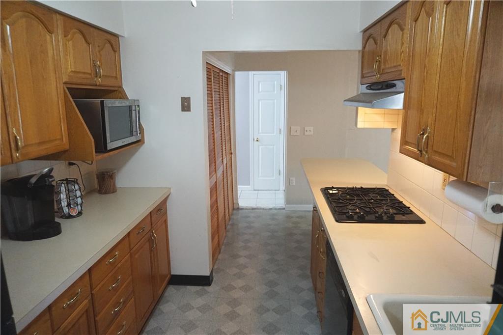 8 Wendy Road Colonia, NJ 07067 - Photo 8 of 24 Gallery Image 8