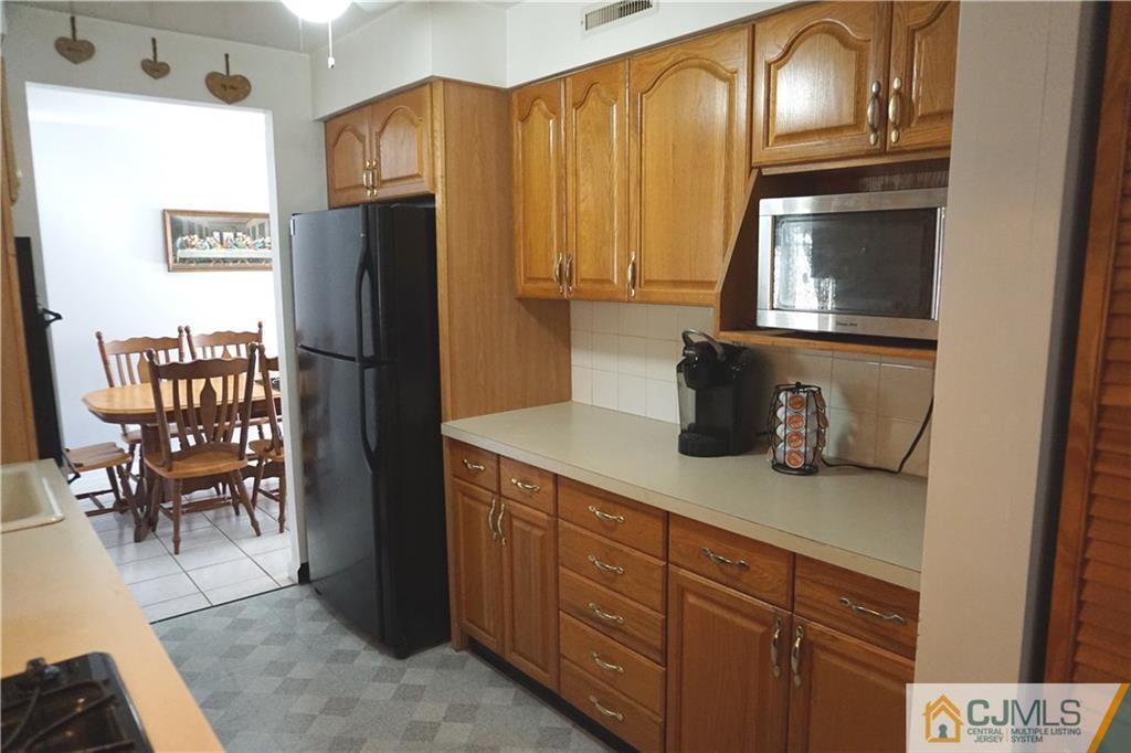 8 Wendy Road Colonia, NJ 07067 - Photo 10 of 24 Gallery Image 10