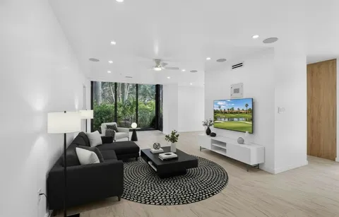 $599,000 | 7819 Lakeside Boulevard, Unit 812, Boca Raton, FL 33434