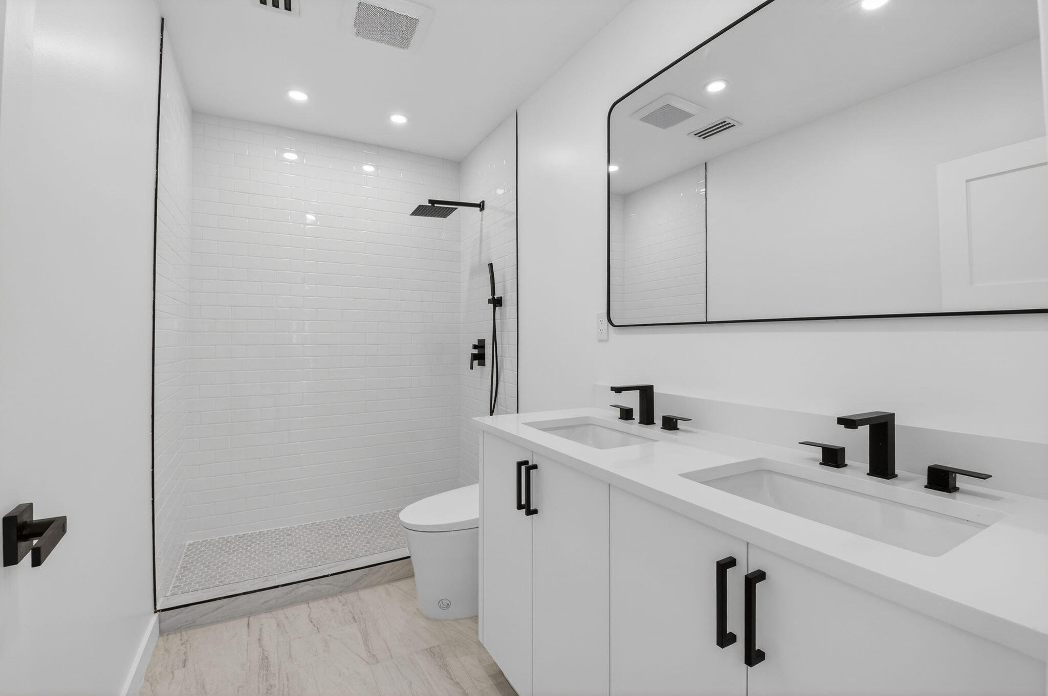 7819 Lakeside Boulevard, Unit 812 Boca Raton, FL 33434 - Photo 14 of 54 Primary Bathroom