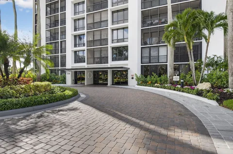 $599,000 | 7819 Lakeside Boulevard, Unit 812, Boca Raton, FL 33434