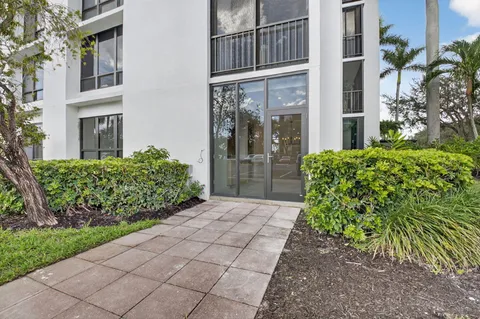 $599,000 | 7819 Lakeside Boulevard, Unit 812, Boca Raton, FL 33434