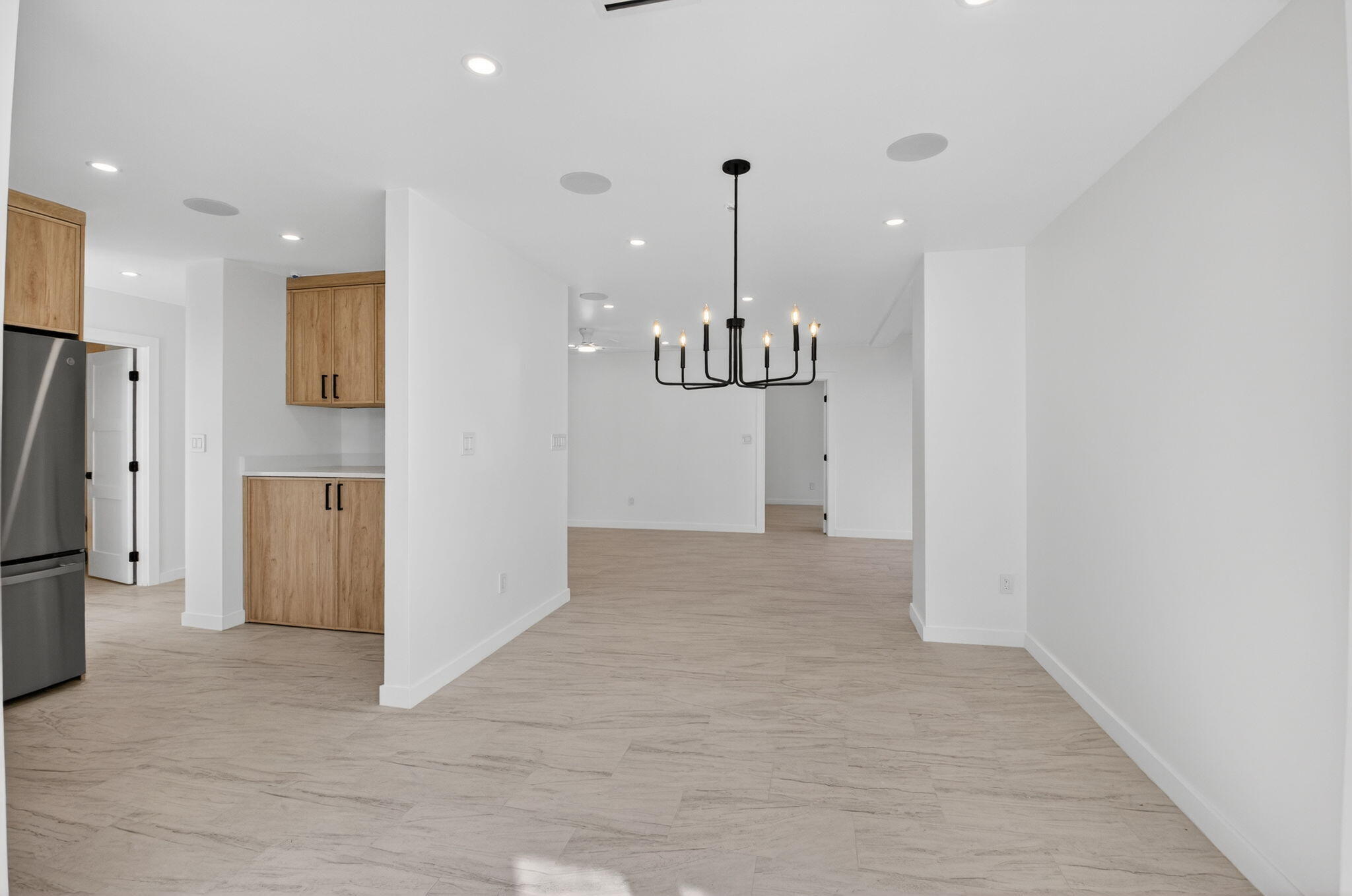 7819 Lakeside Boulevard, Unit 812 Boca Raton, FL 33434 - Photo 5 of 54 Kitchen Table