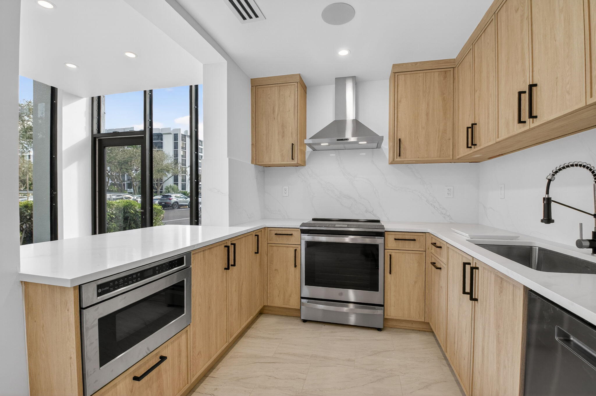 7819 Lakeside Boulevard, Unit 812 Boca Raton, FL 33434 - Photo 6 of 54 16-web-or-mls-DSC_5531