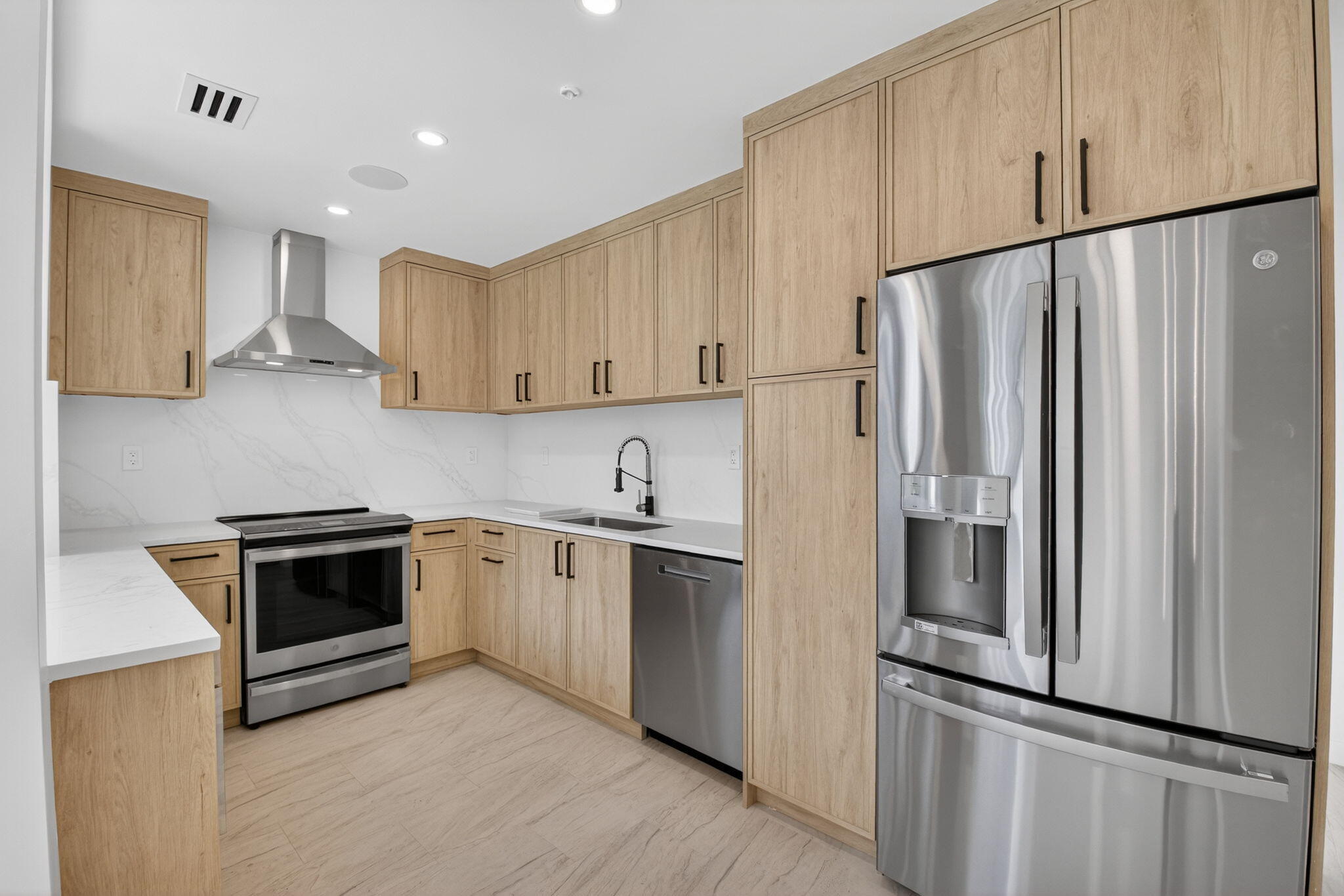 7819 Lakeside Boulevard, Unit 812 Boca Raton, FL 33434 - Photo 7 of 54 Kitchen