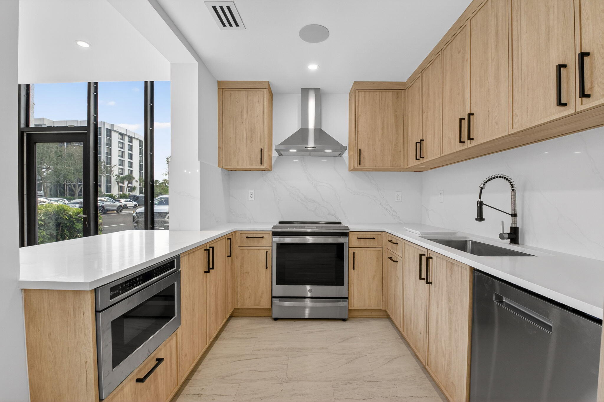 7819 Lakeside Boulevard, Unit 812 Boca Raton, FL 33434 - Photo 8 of 54 Kitchen