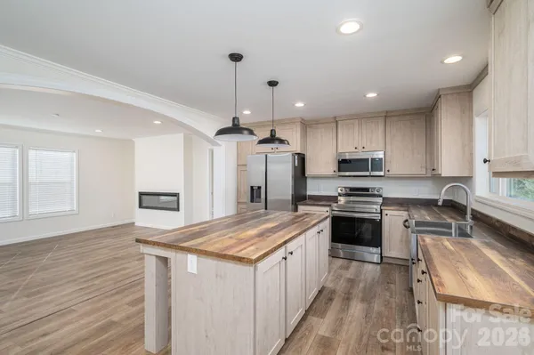 $255,999 | 808 West Eagleview Lane, Lawndale, NC 28090