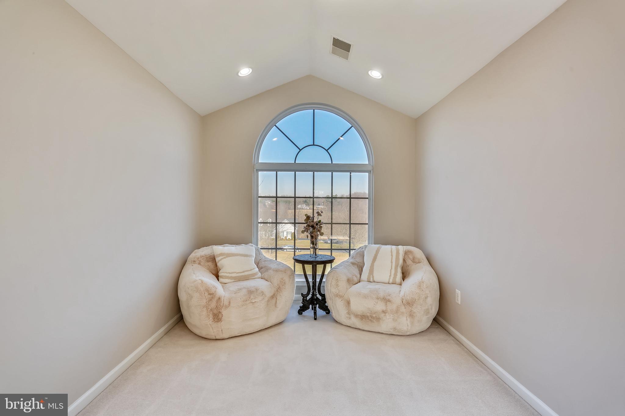 9517 Greenel Road Damascus, MD 20872 - Photo 47 of 98 PRIMARY SITTING AREA