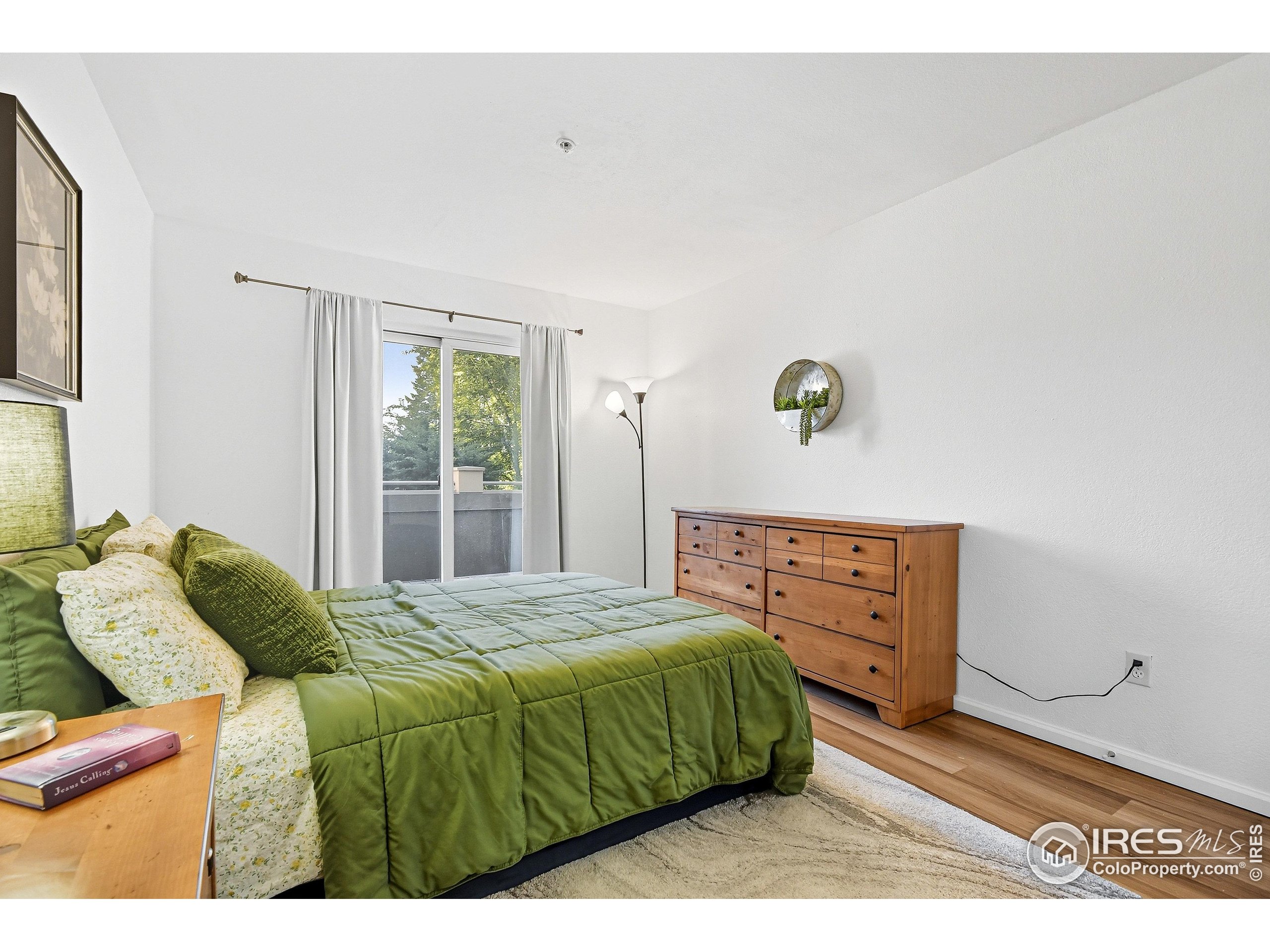935 Broadway, Unit 104 Boulder, CO 80302 - Photo 18 of 21 a bedroom with a bed and window