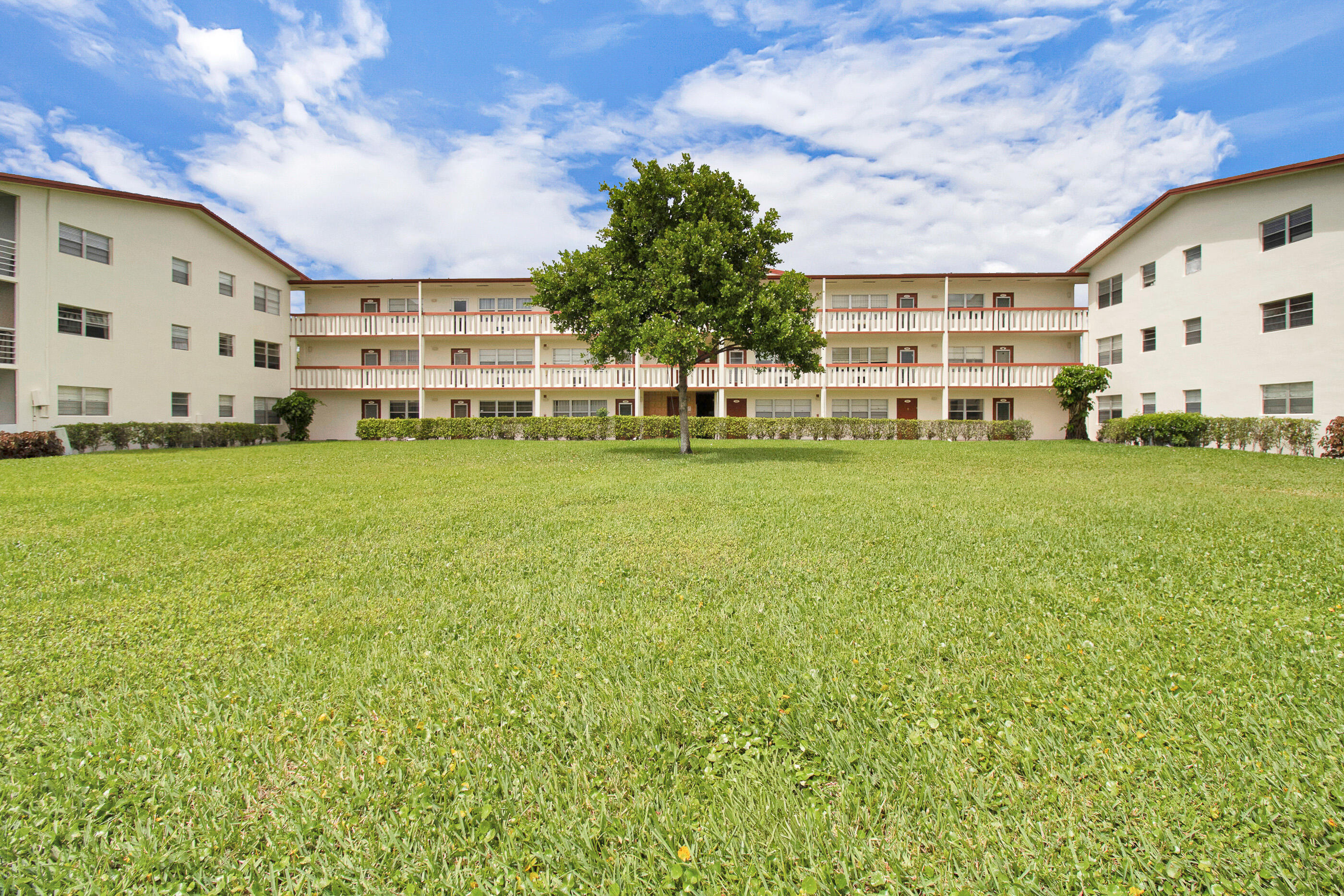 412 Brighton J Boca Raton, FL 33434 - Photo 4 of 48 IMG_6125