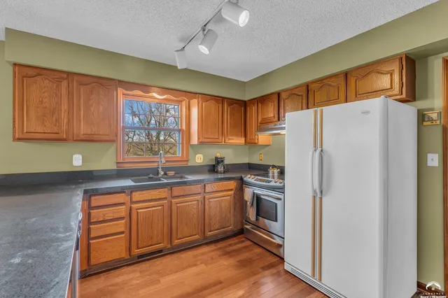 $395,000 | 1884 East 978Th Road, Lawrence, KS 66049