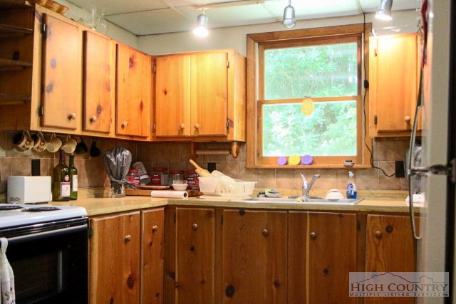 321 Wes Randall Road Deep Gap, NC 28618 - Photo 6 of 13 Gallery Image 6