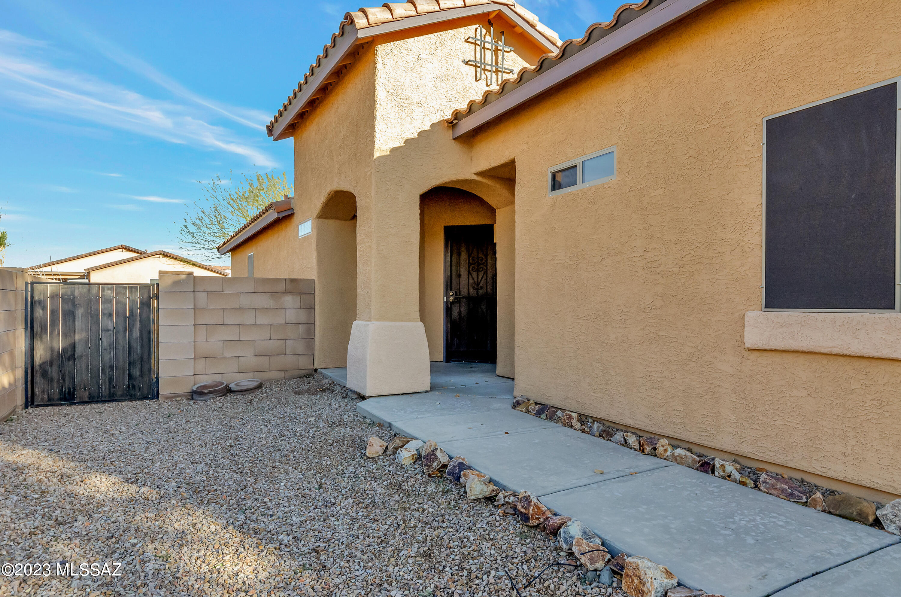 521 South Stone Bench Road Vail, AZ 85641 - Photo 3 of 36 FRONT ENTRYWAY