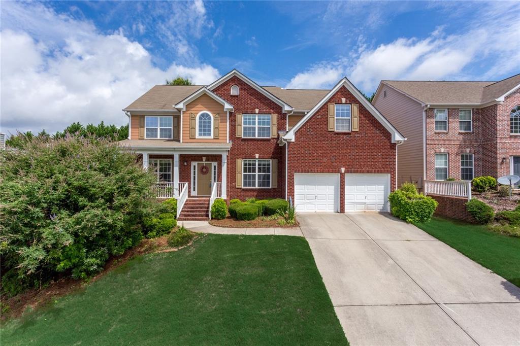 STUNNING EXECUTIVE HOME NESTLED ON SHORT CUL-DE-SAC STREET 