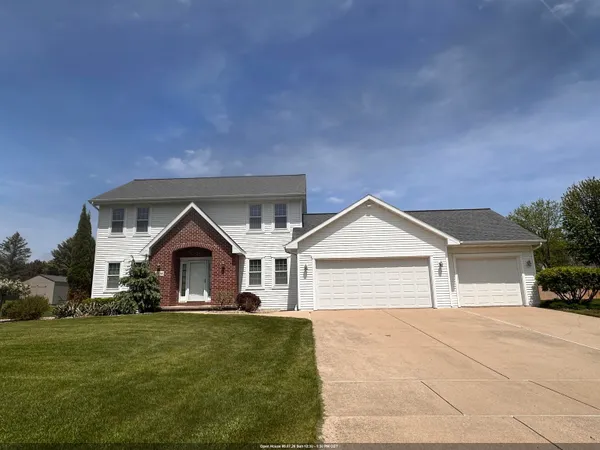 $549,900 | 2704 Brookview Drive, Green Bay, WI 54313